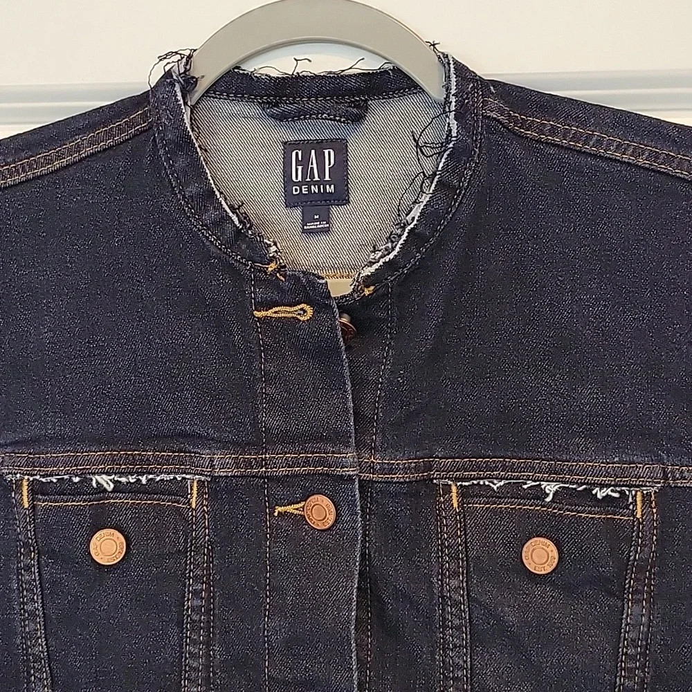 Gap Women's Sleeveless Distressed Denim Vest Jacket In Medium NWOT